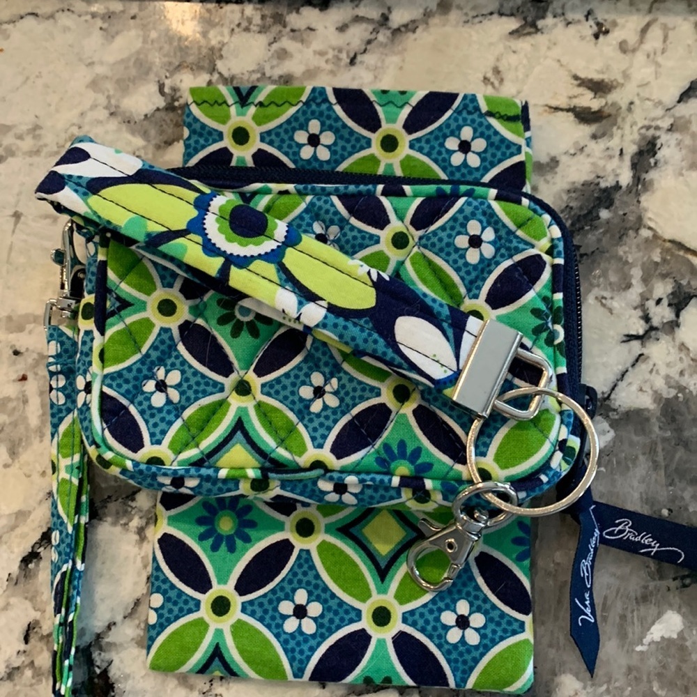 Brand New Vera Bradley wristlet, keychain & storage zip bag green/blue floral